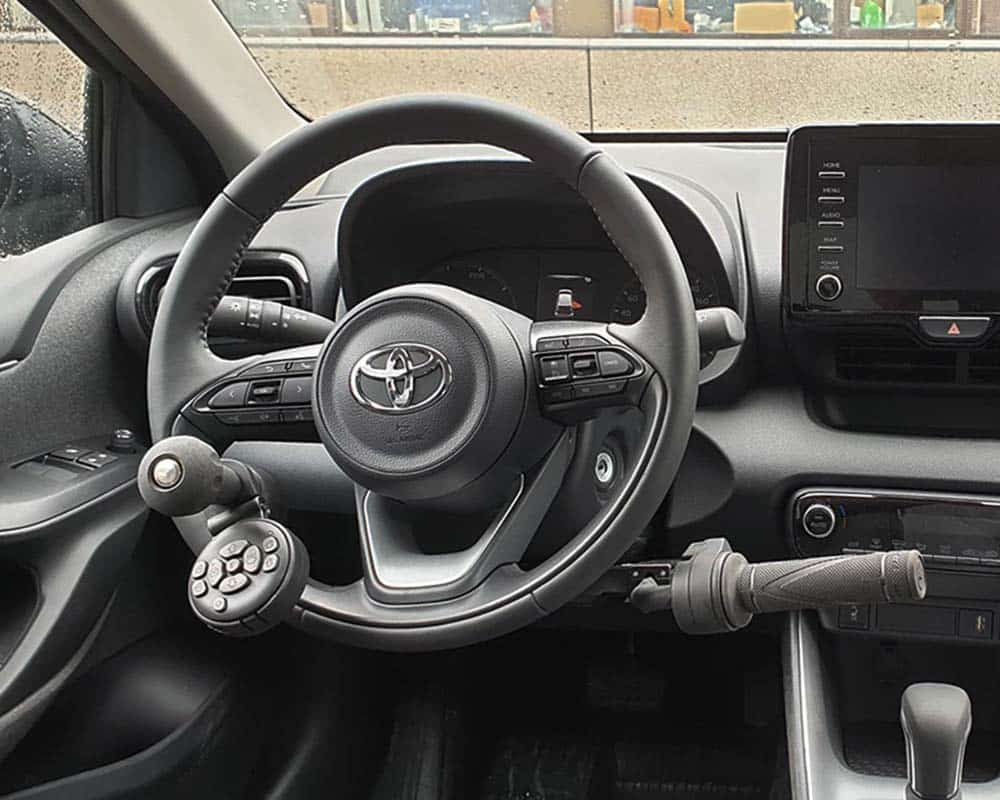 Toyota Yaris IV avec ACCEL BIKE II et STOPDIS II