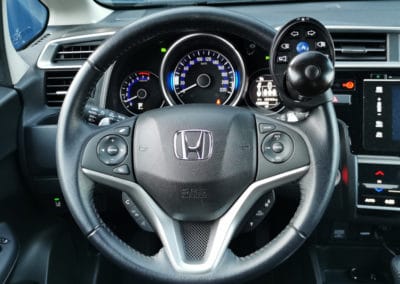 Aménagement de commandes au volant sur Honda Jazz