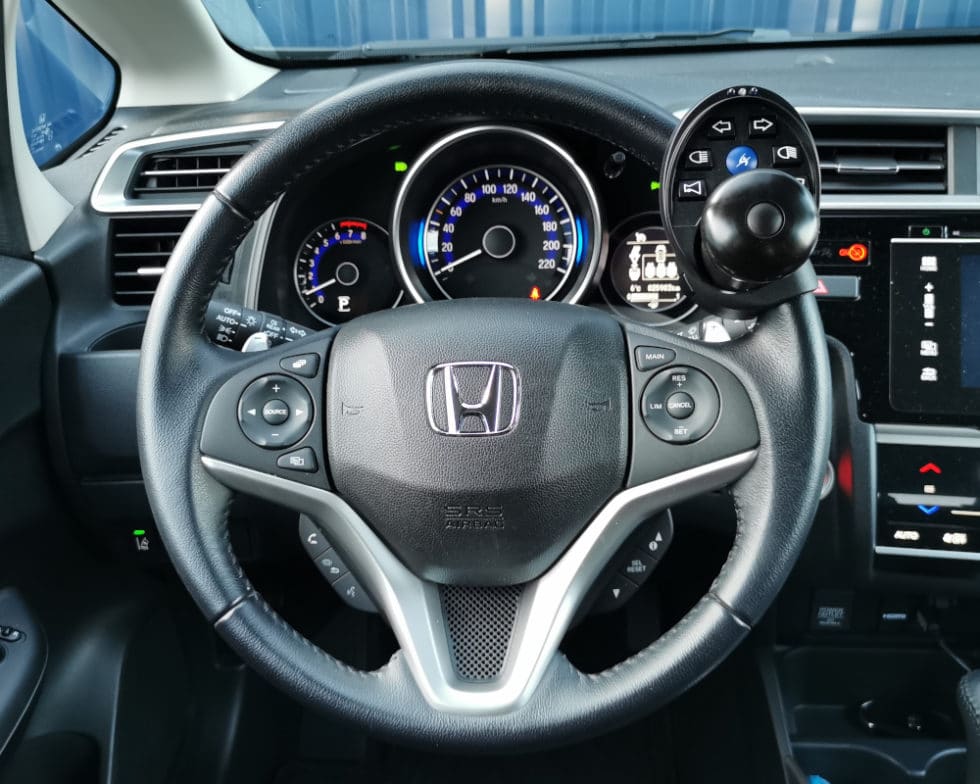 Aménagement de commandes au volant sur Honda Jazz - Sojadis
