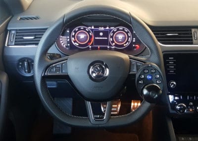 Aménagement de commandes au volant sur Skoda Octavia