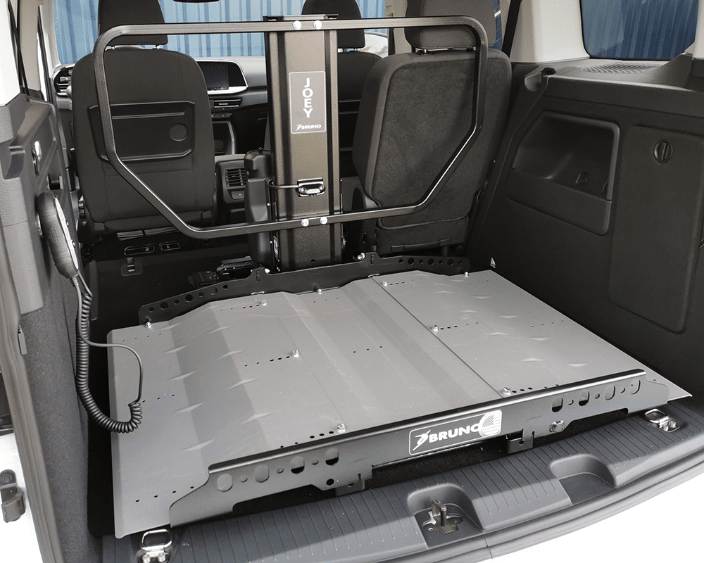 Ford-Tourneo_chargeur_fauteuil_roulant_coffre_vehicule