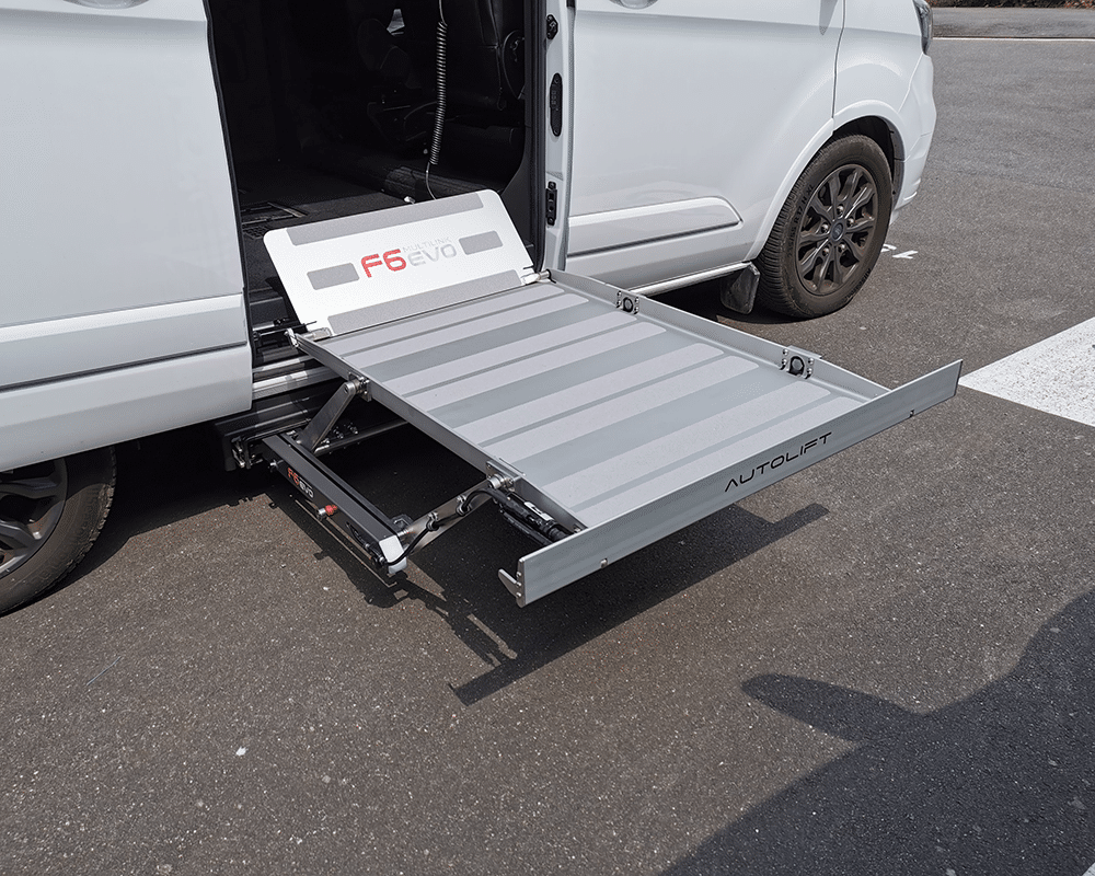 Ford_Transit_Hayon_sous_chassis_chargement_fauteuil_roulant