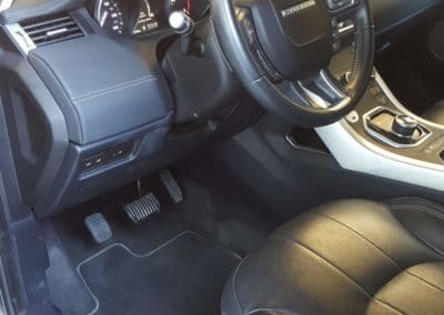 Installation d’un accélérateur pied gauche sur Range Rover Evoque