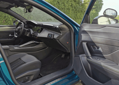 Peugeot 408 hybride auto-école