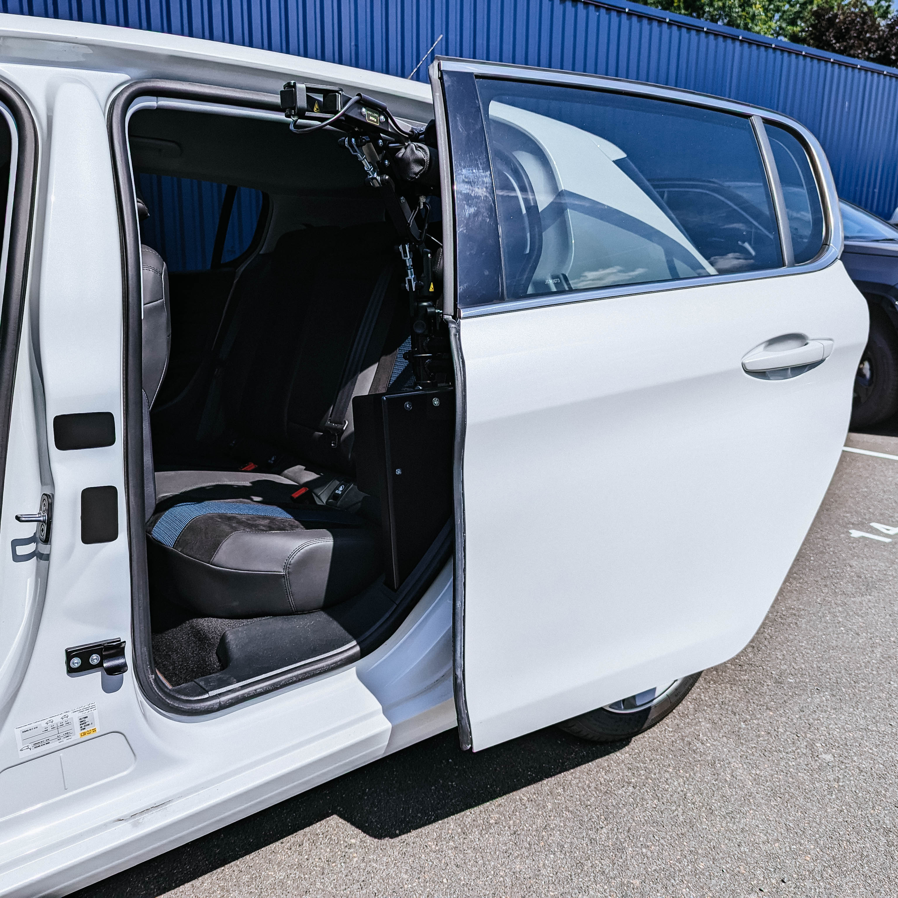 Charger un fauteuil roulant dans le véhicule - Sojadis