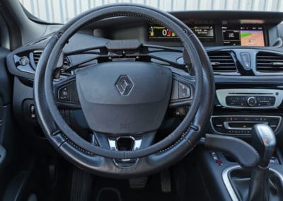 Installation de commandes au volant sur Renault Scenic