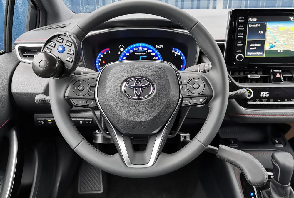 Adaptation de commandes au volant sur Toyota Corolla