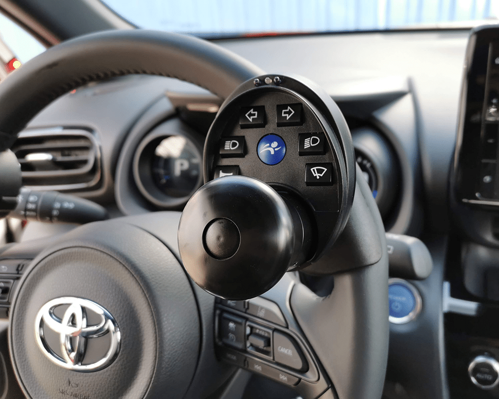 Toyota Yaris Cross boule au volant Comdis
