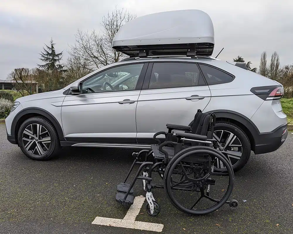 VW Taigo coffre de toit avec fauteuil roulant roues Dreeft