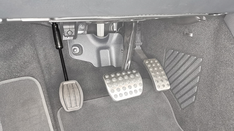 Acceleg : Left foot accelerator pedal