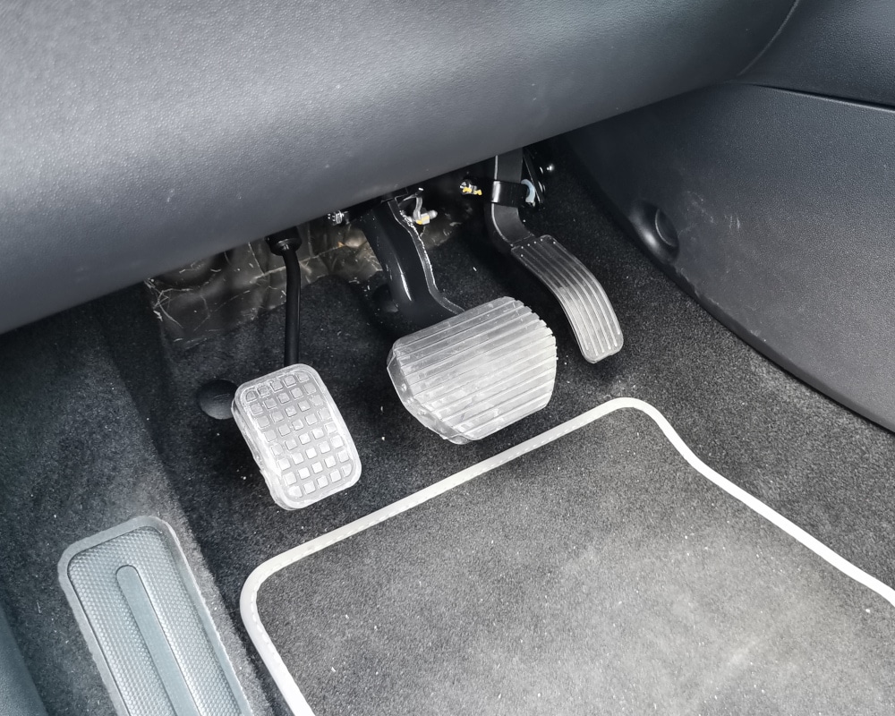 Audi Q5 pedale au pied gauche conduite adaptee