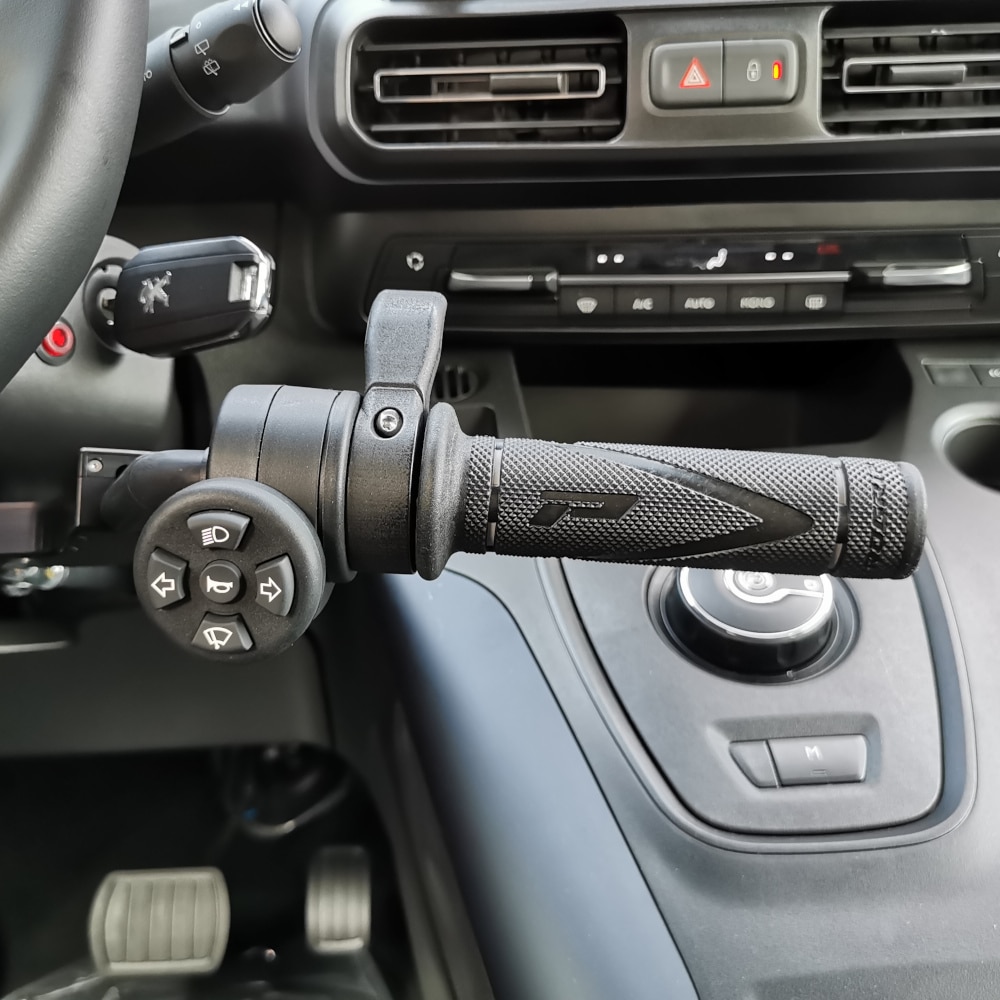 Accel index: accelerator handle index on steering wheel with mini keyboard