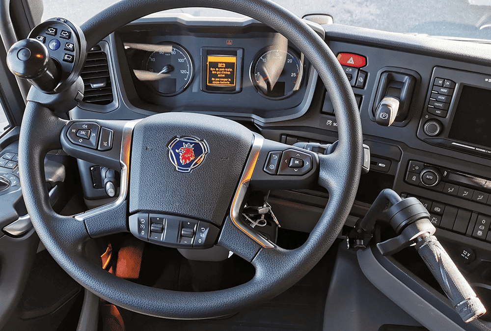 Adaptation de commandes au volant sur Scania Serie R II