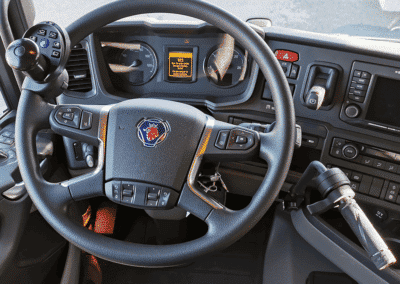Adaptation de commandes au volant sur Scania Serie R II
