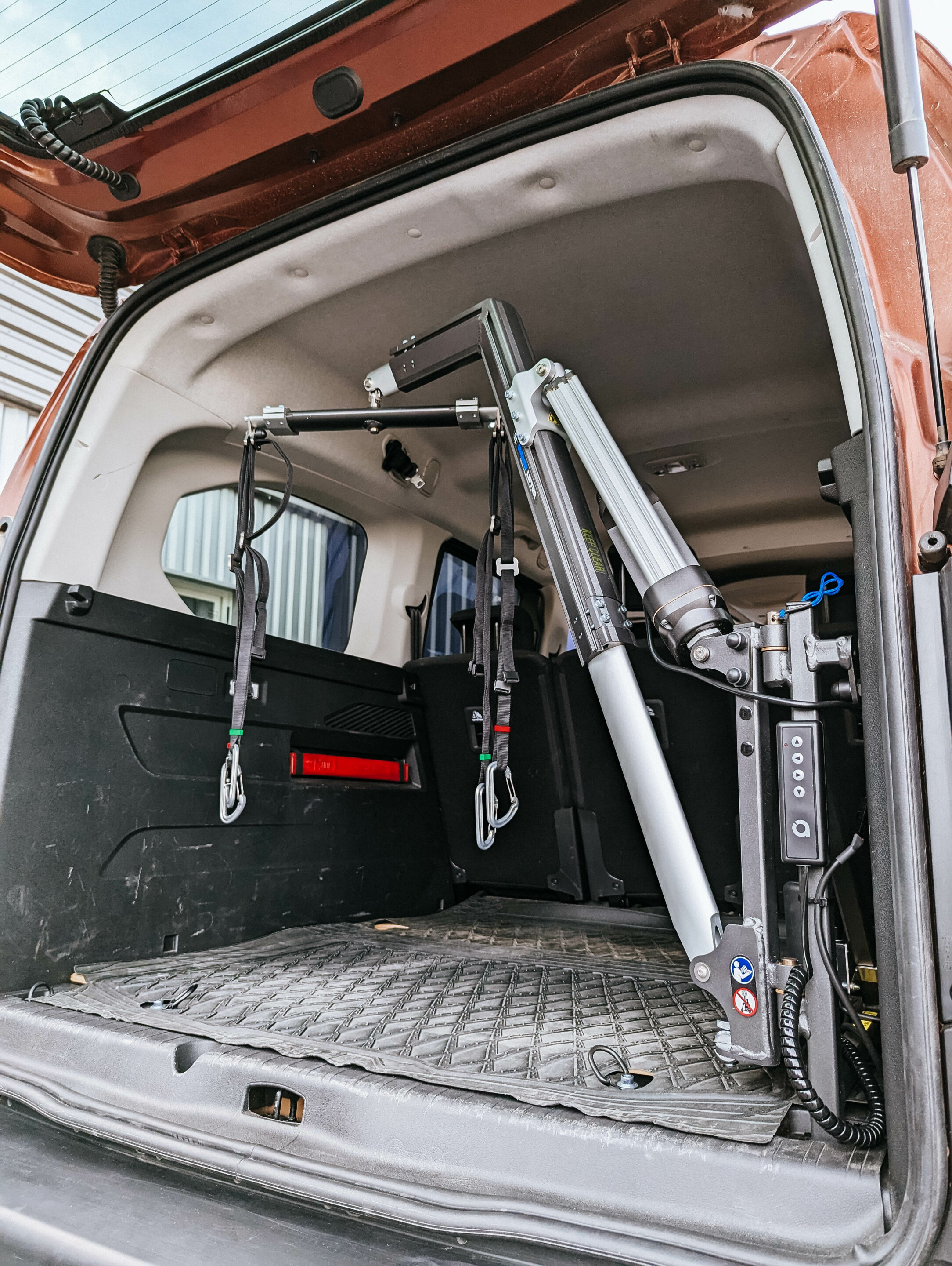 Charger un fauteuil roulant dans le véhicule - Sojadis