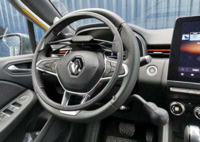 Installation de commandes au volant sur Renault Clio V