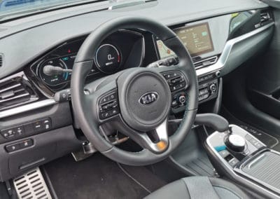 Accélérateur et frein au volant sur Kia Niro