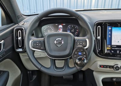 Adaptation de commandes au volant sur Volvo XC40