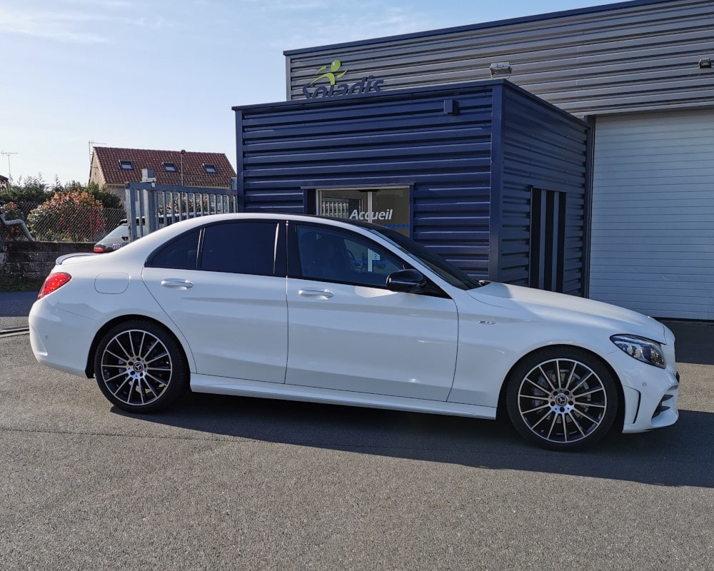 Adaptation d'un accélérateur au pied gauche sur Mercedes Classe C AMG -  Sojadis