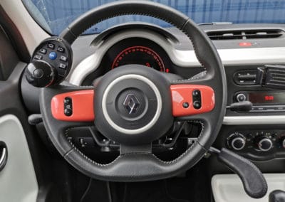 Adaptation de commandes au volant sur Renault Twingo